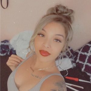 Meet your Posher, Amelia